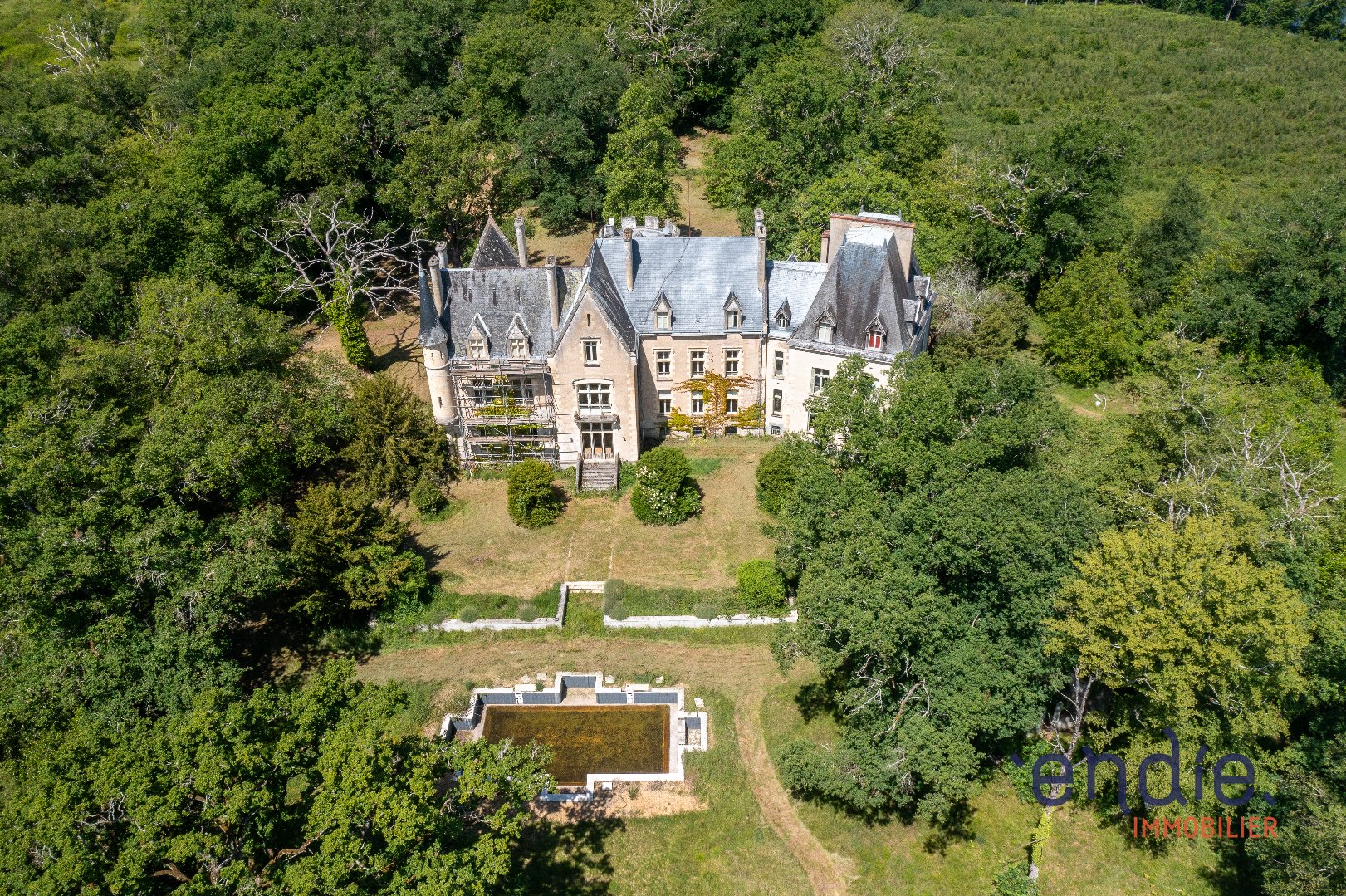Maison 1173m² — Le Chautay