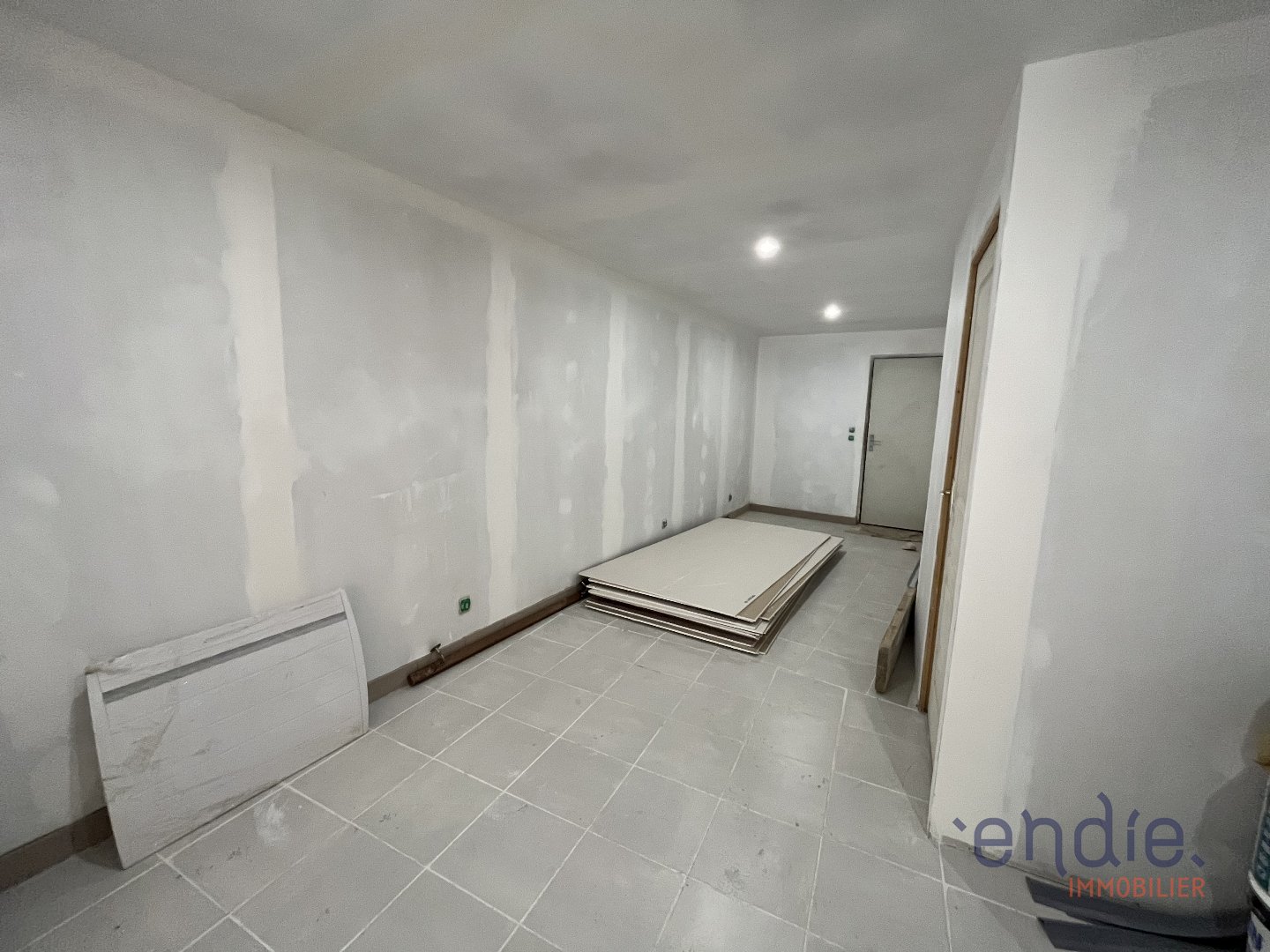 Premises 59m² — Gray