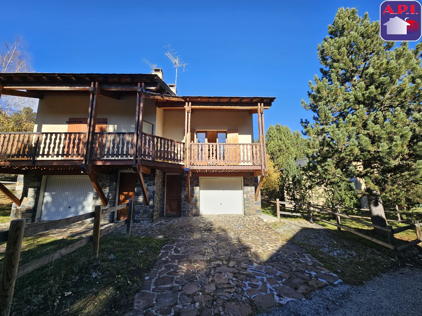 Agence immobilière de ARIEGE PYRENEES IMMOBILIER (API)