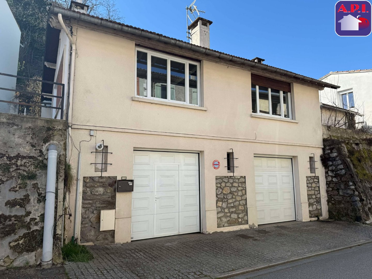 Agence immobilière de ARIEGE PYRENEES IMMOBILIER (API)