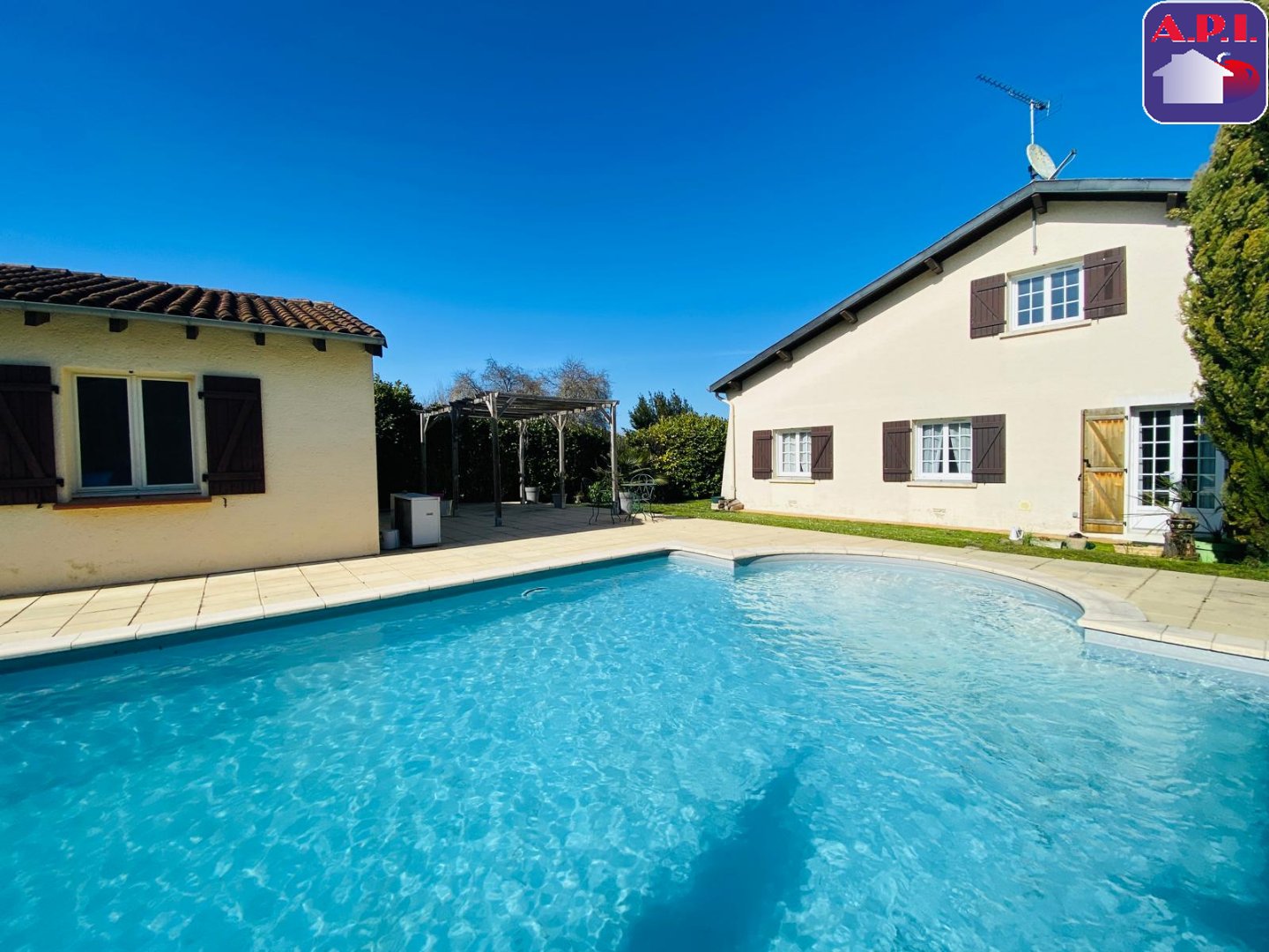 Agence immobilière de ARIEGE PYRENEES IMMOBILIER (API)