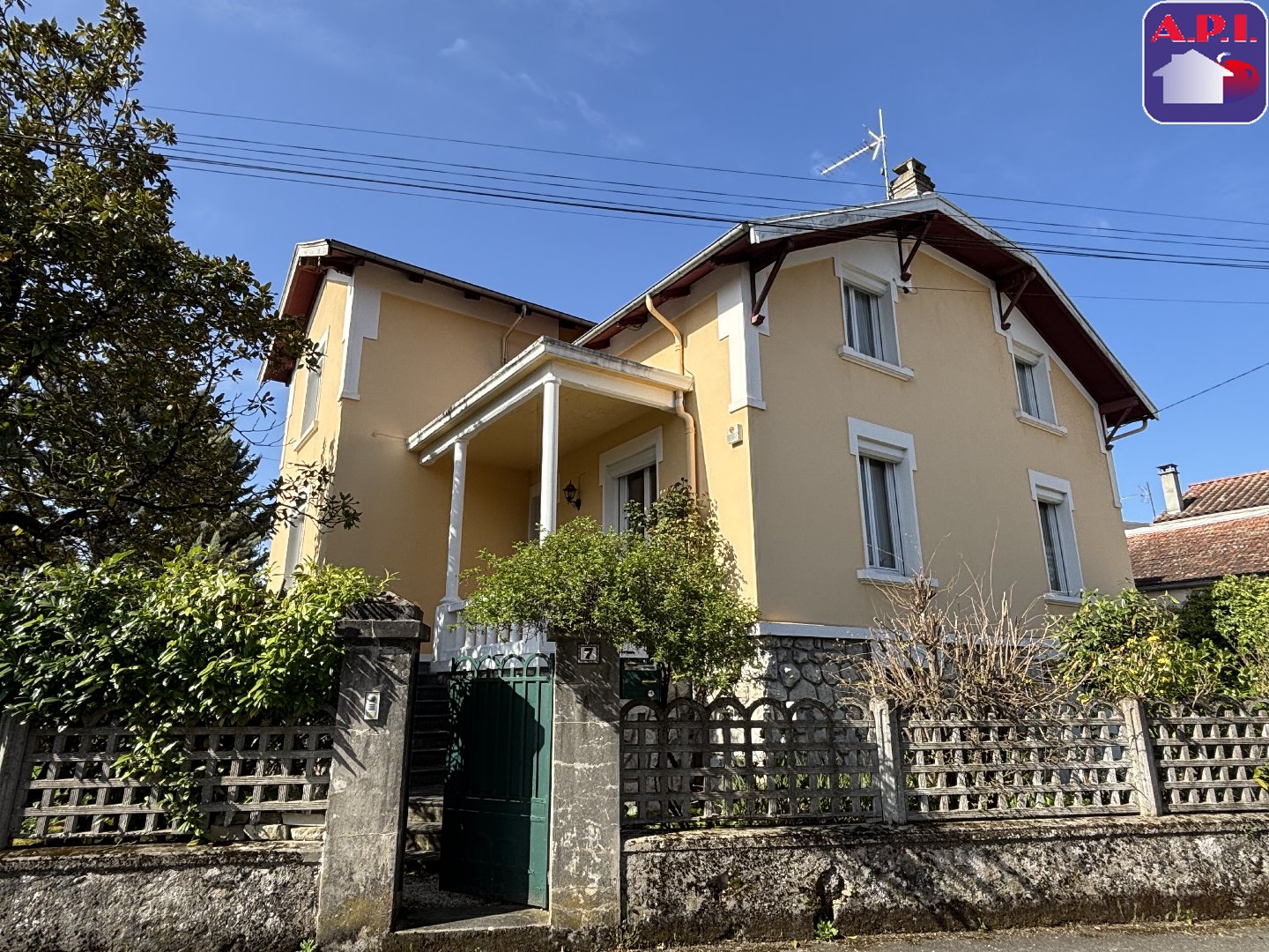Agence immobilière de ARIEGE PYRENEES IMMOBILIER (API)