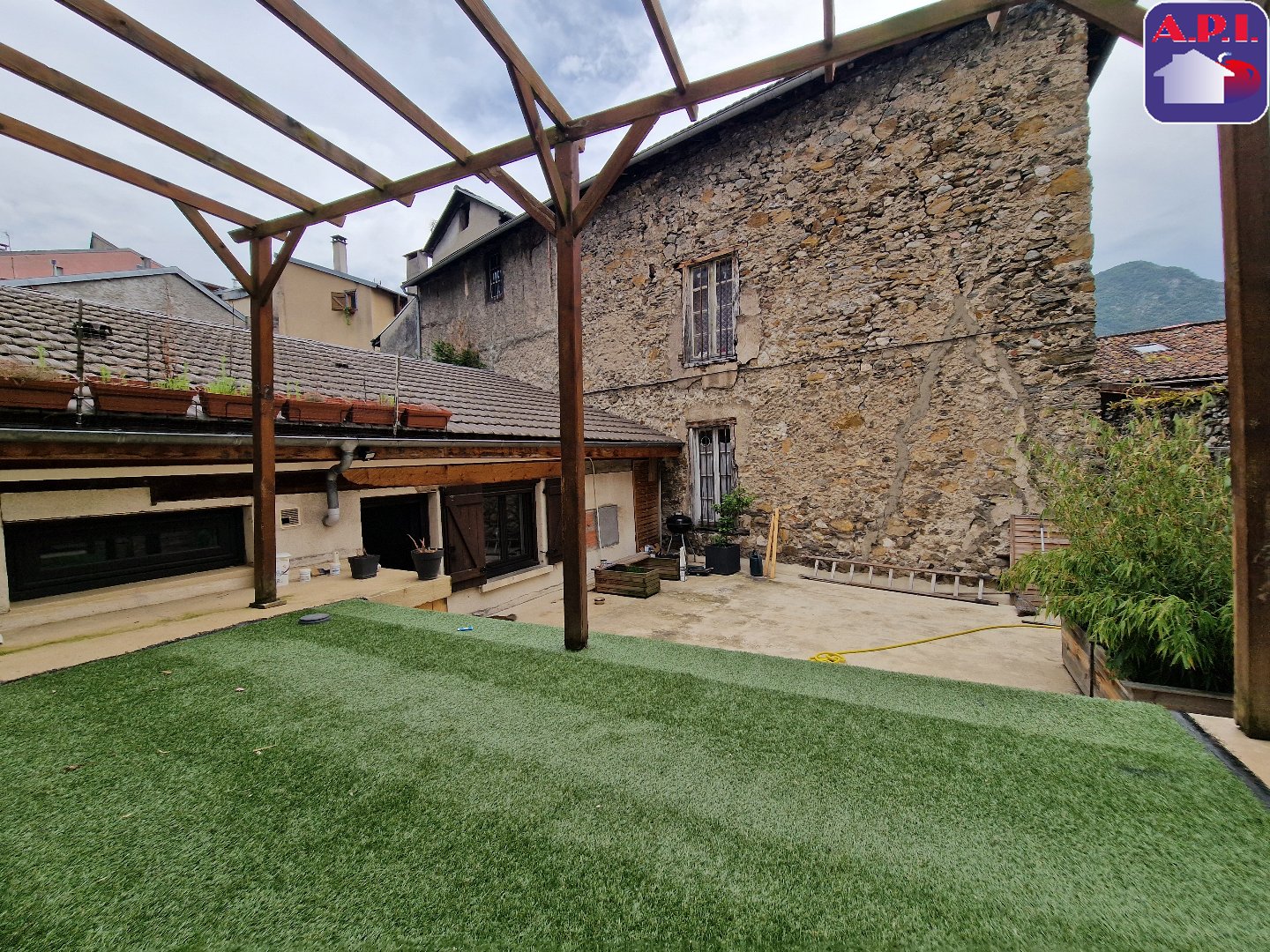 Agence immobilière de ARIEGE PYRENEES IMMOBILIER (API)