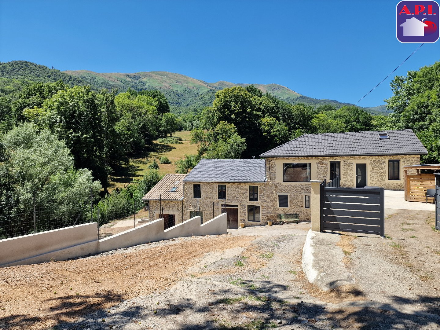 Agence immobilière de ARIEGE PYRENEES IMMOBILIER (API)