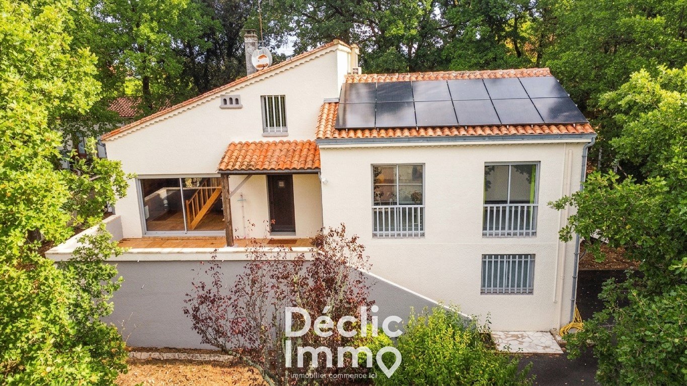 Maison 171m² — Saint-Même-les-Carrières