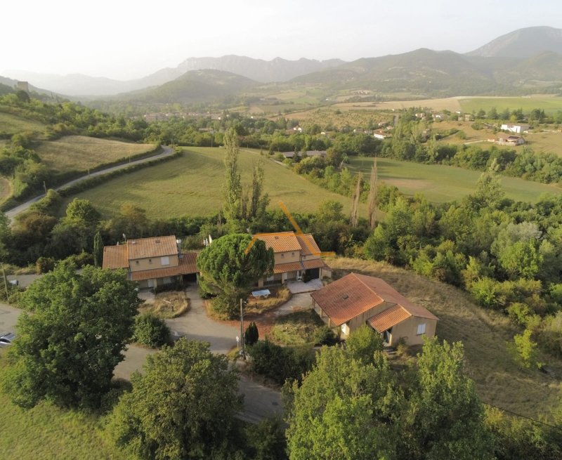 Maison 493m² — Bourdeaux