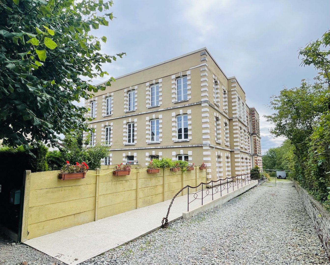 Immeuble 560m² — Crozant
