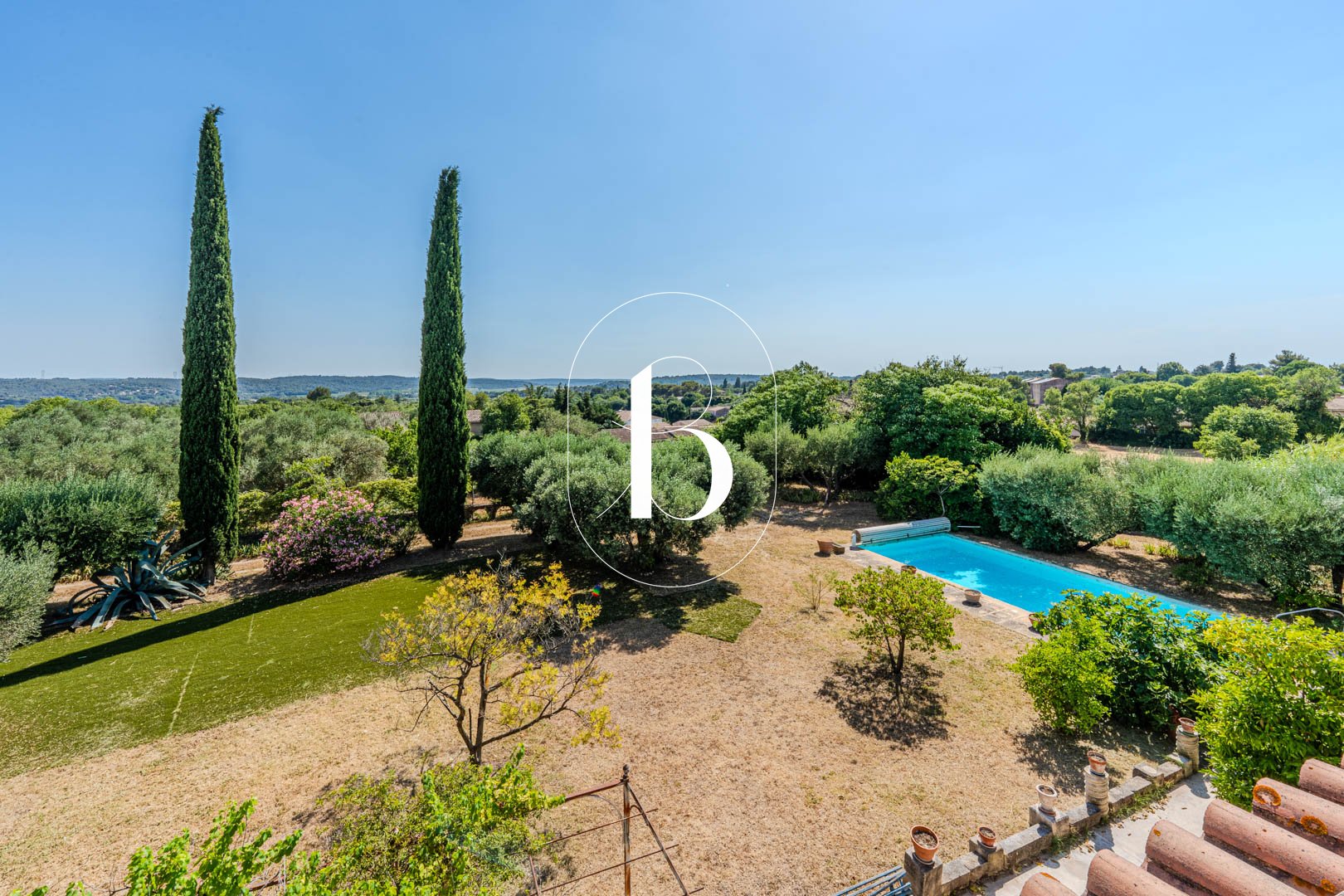 Maison 400m² — Uzès