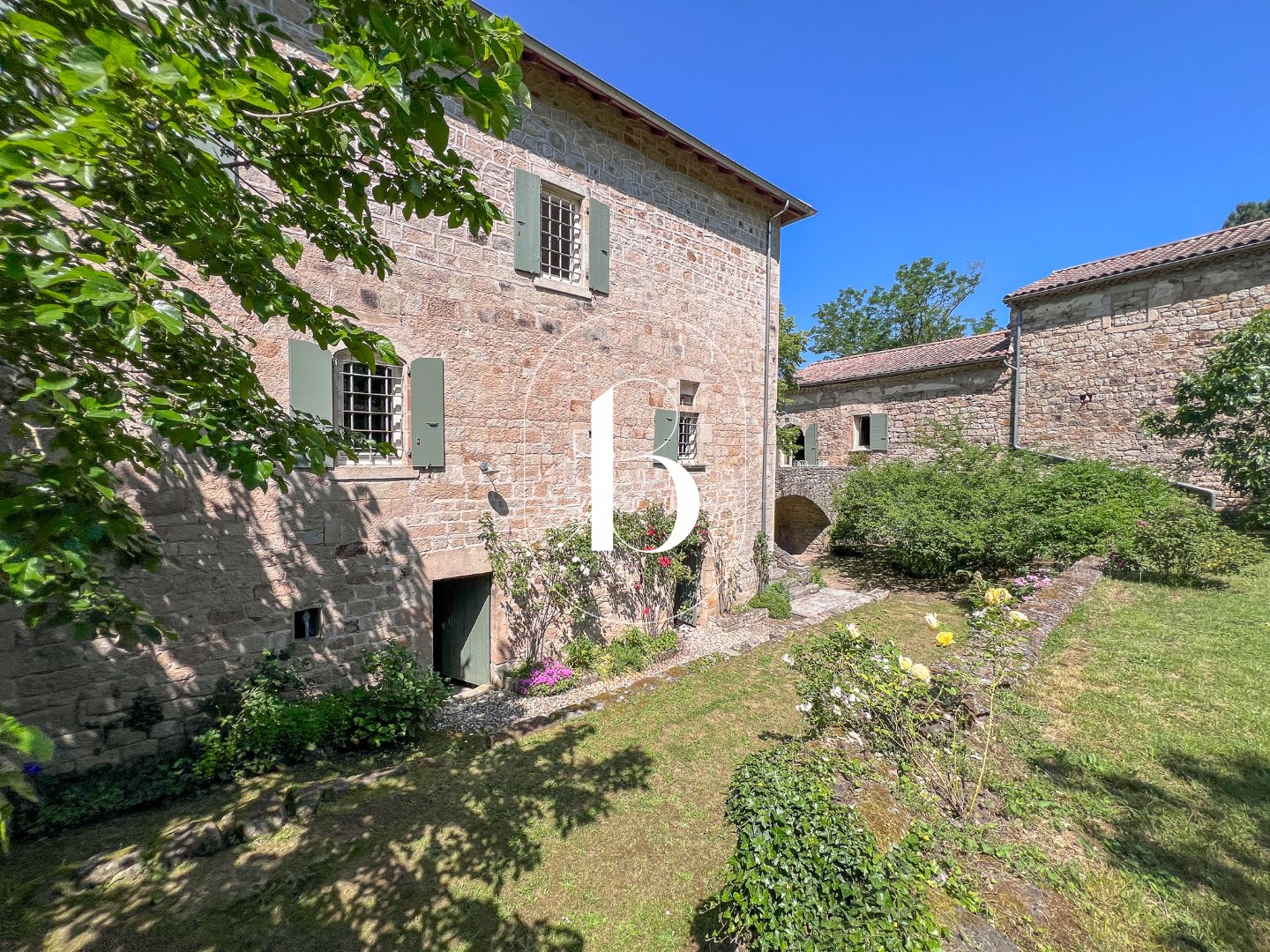 Maison 330m² — Vinezac