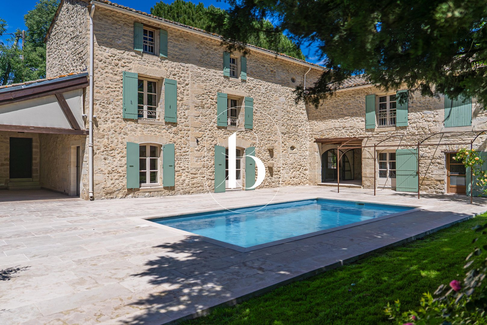 Maison 290m² — Uzès