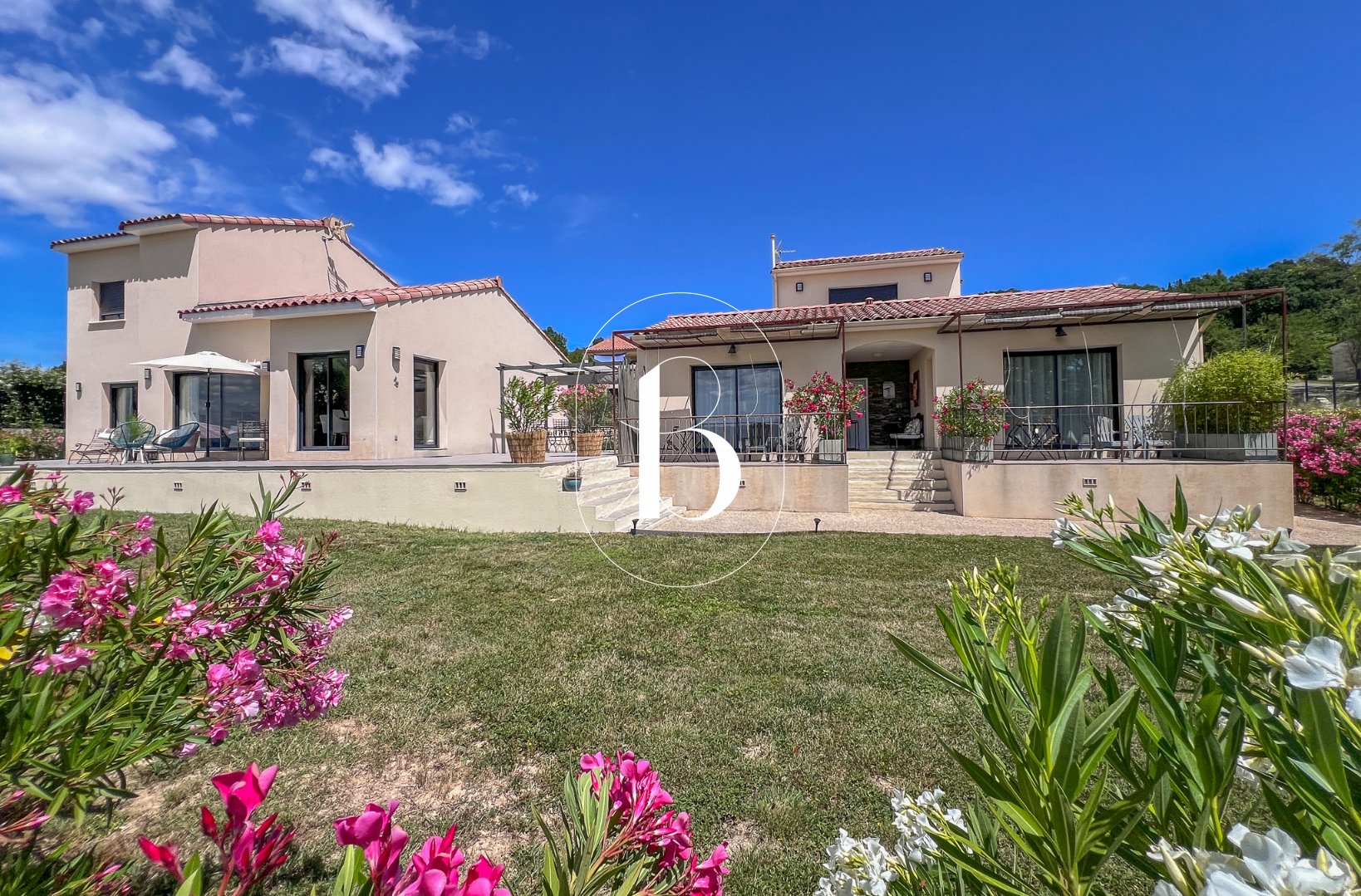 Maison 195m² — Barjac