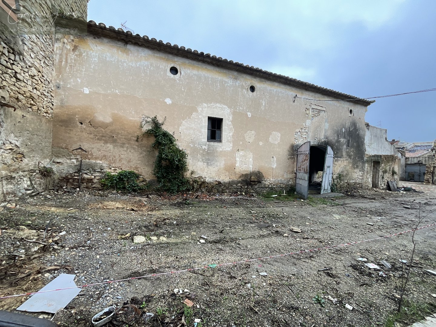 Remise en pierre