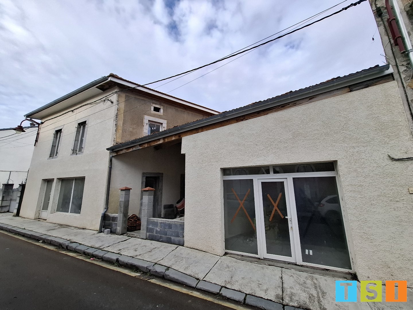 Immeuble 336m² — Loures-Barousse