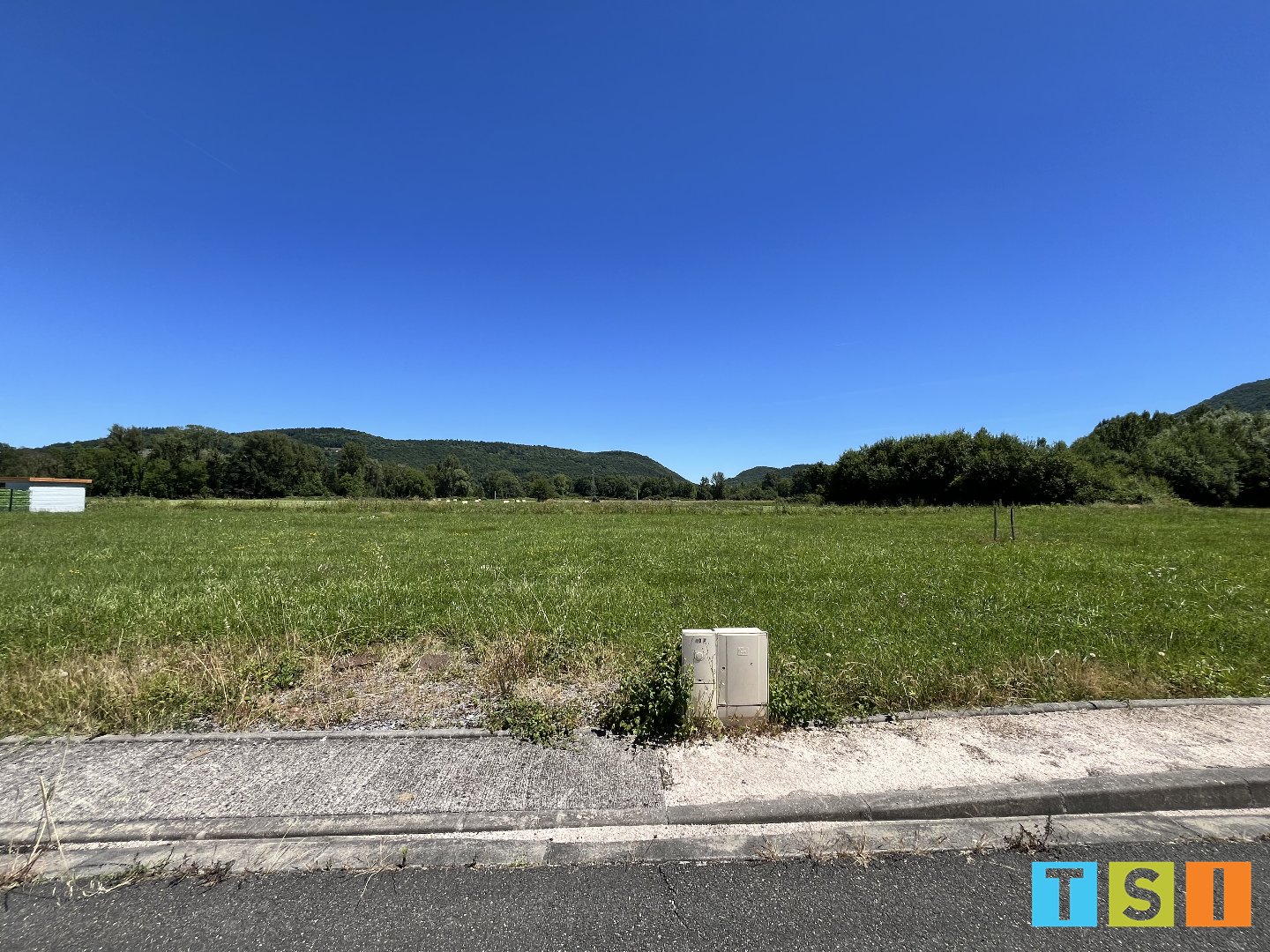 Terrain — Loures-Barousse