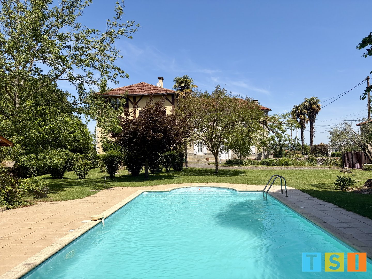 Maison 366m² — Labarthe-Rivière