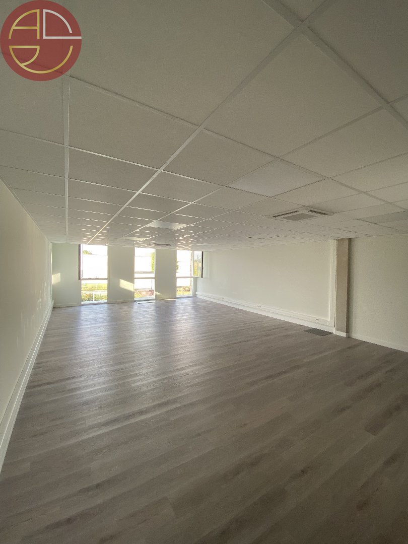 A louer Bureaux 80 m² Goyrans