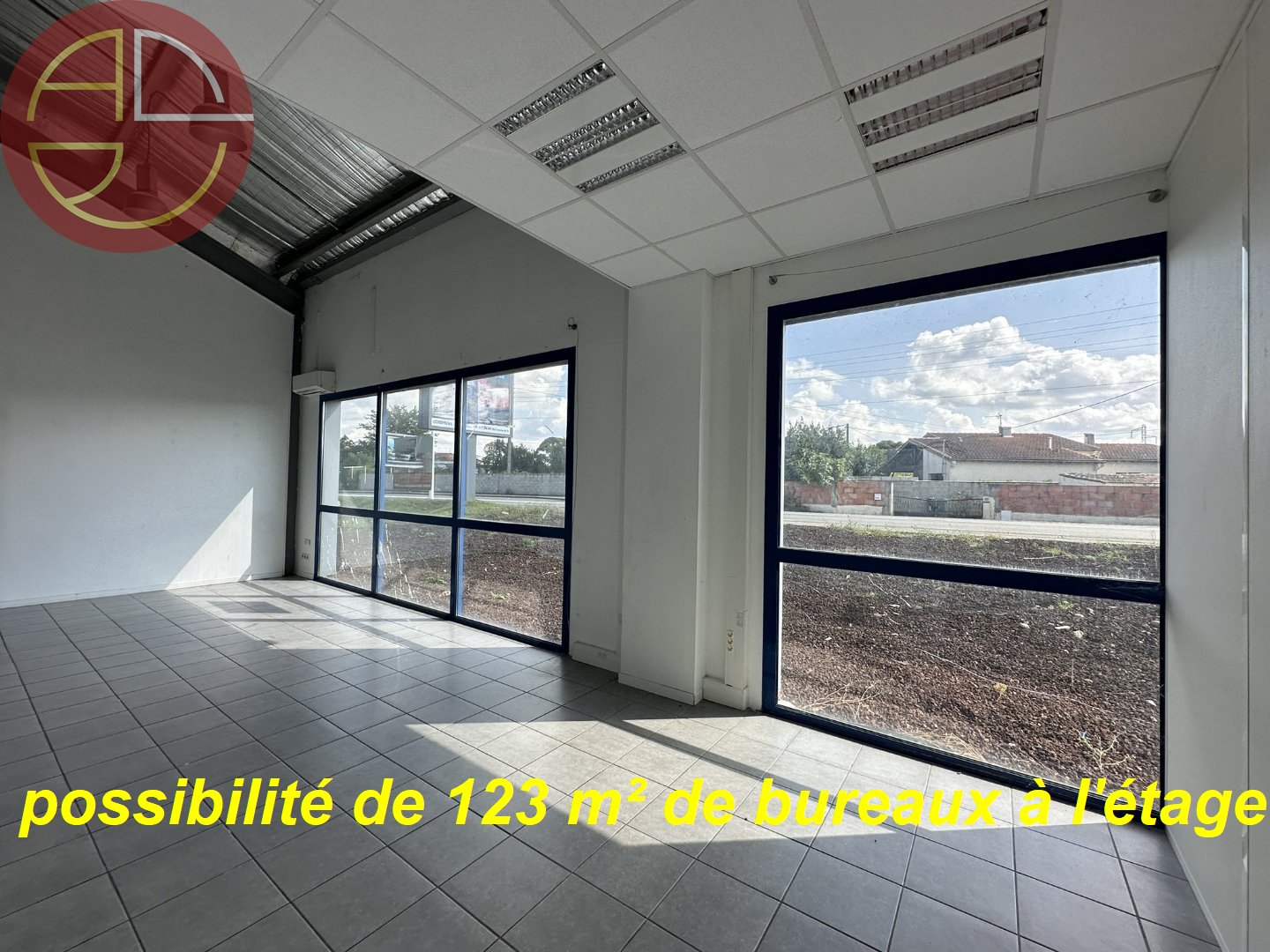 A louer Local commercial  136 m² La Salvetat-Saint-Gilles