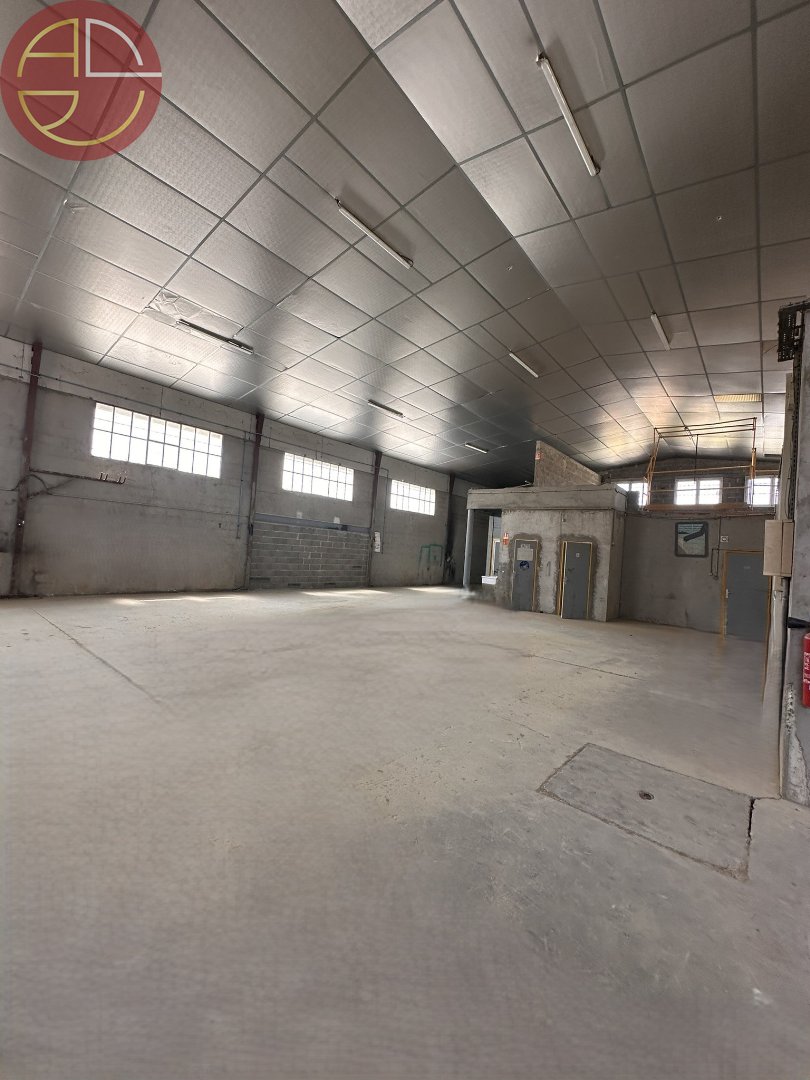 A vendre Entrepôt 650 m² Goyrans