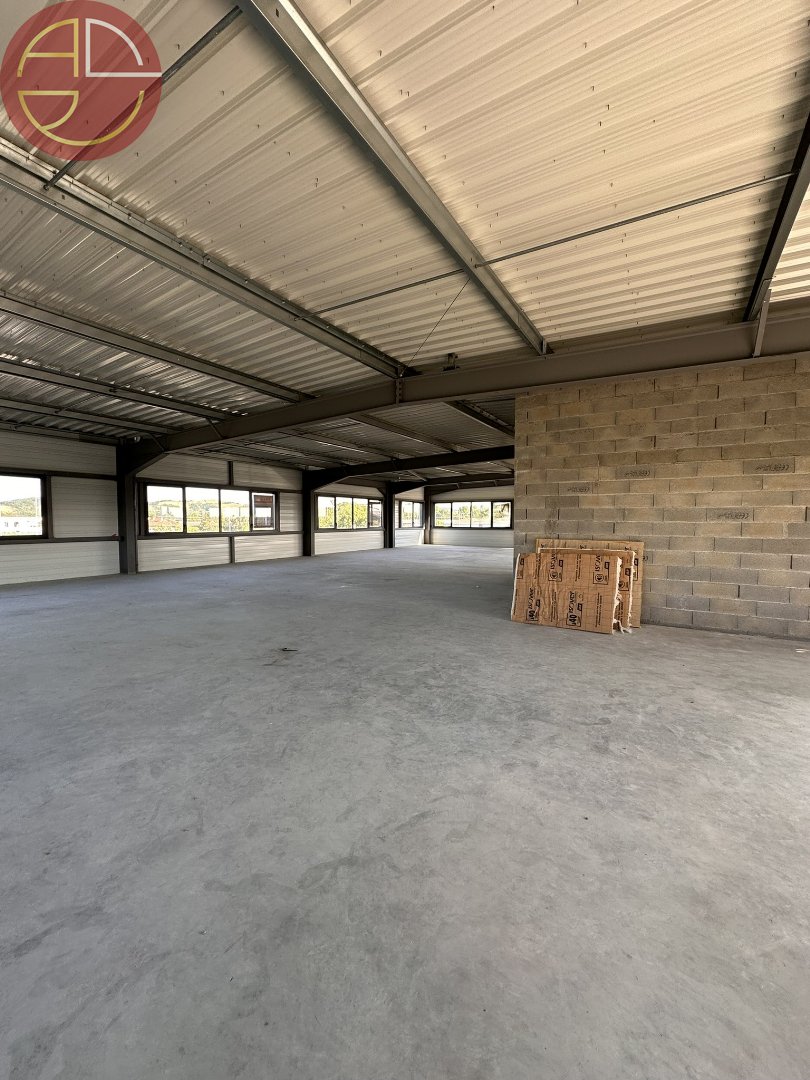A louer Local commercial  397 m² Bois-de-la-Pierre