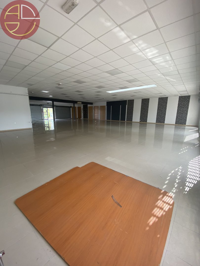 A louer Local commercial  300 m² Brax