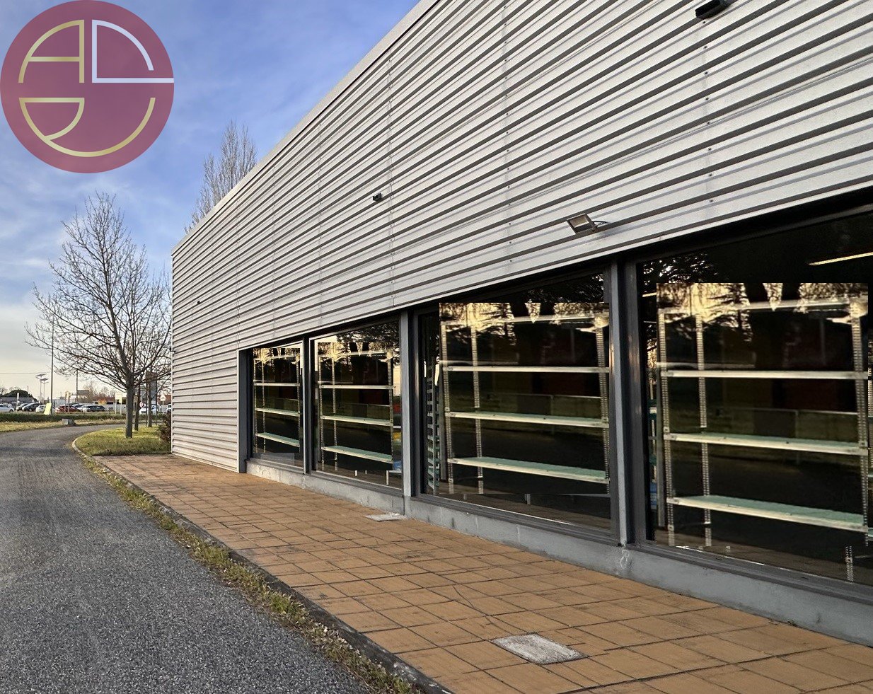 A louer Local commercial  1 000 m² Goyrans