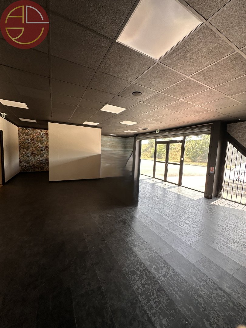 A louer Local commercial  450 m² Goyrans