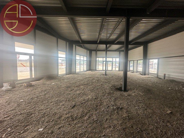 A louer Local commercial  1 000 m² Goyrans