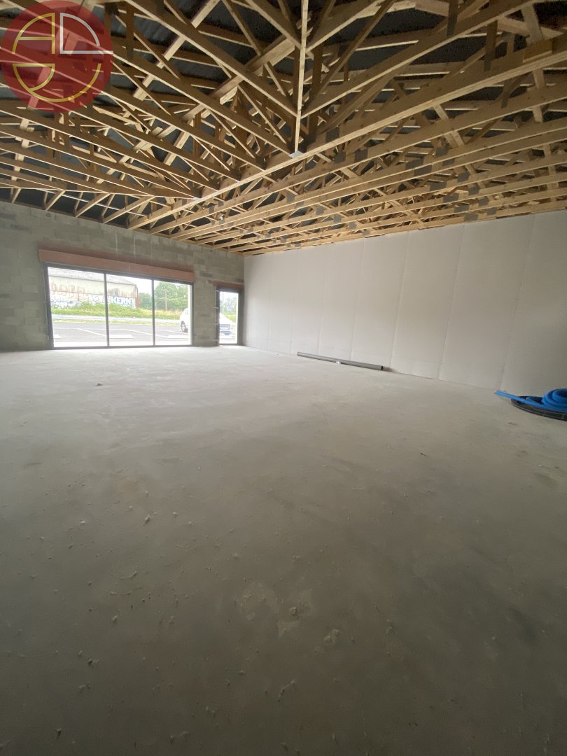 A louer Local commercial  150 m² Bessens