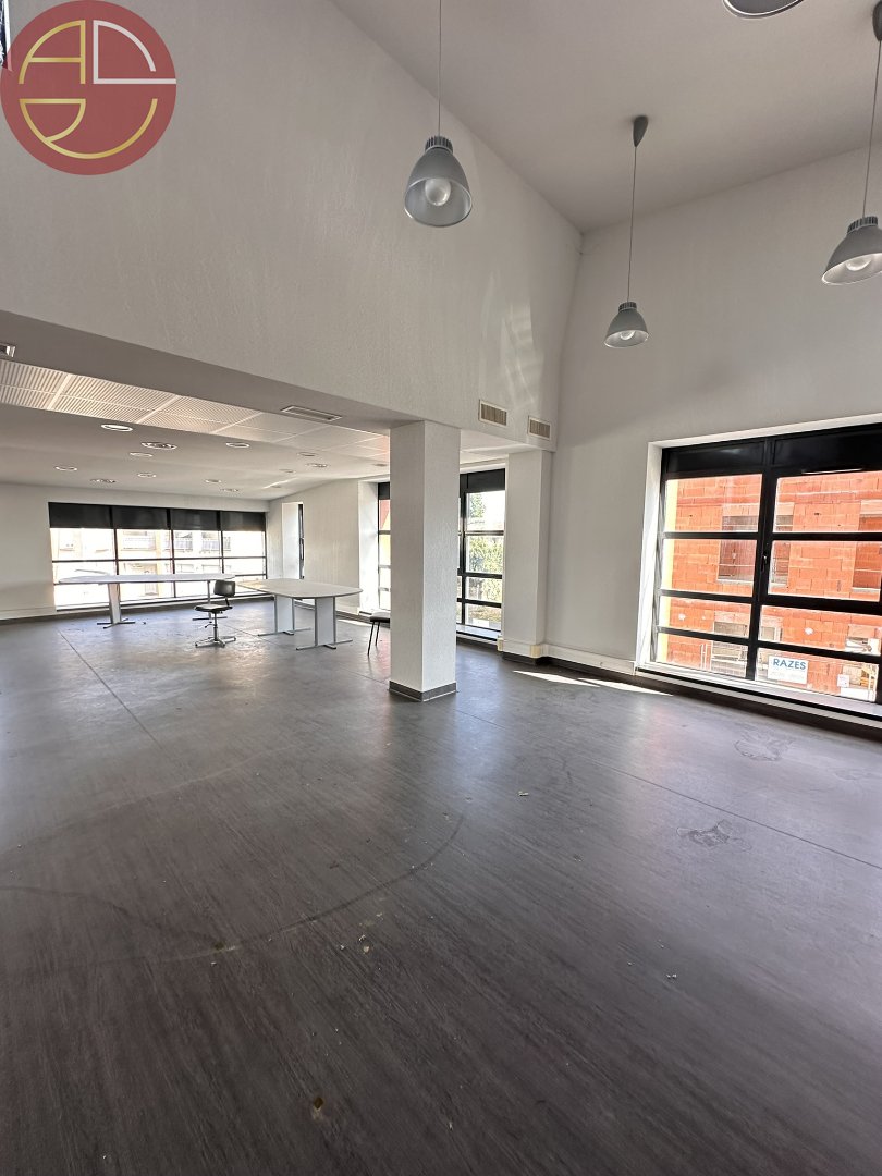 A louer Bureaux 140 m² Auragne