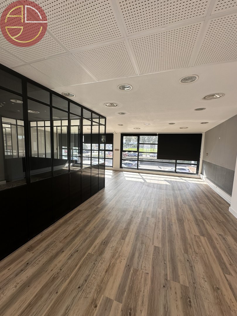 A louer Bureaux 148 m² Auragne