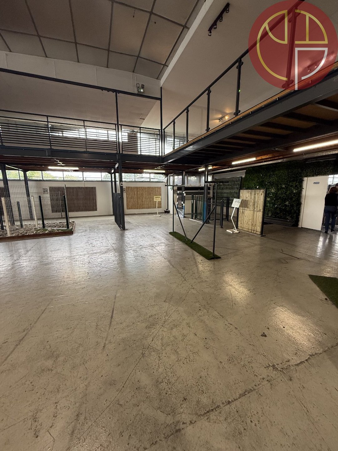 A louer Local commercial  3 000 m² - Divisible - Goyrans