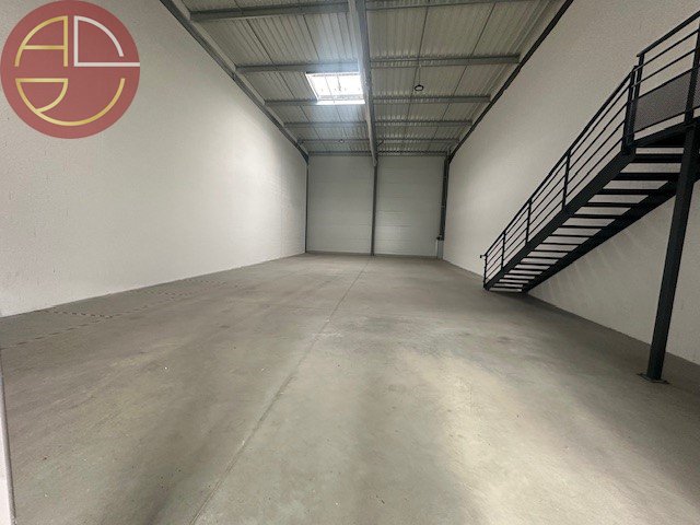 A louer Entrepôt 378 m² Bruguières