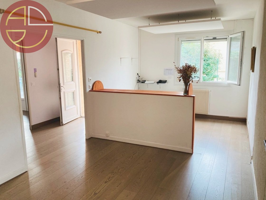 A vendre Bureaux 196 m² Aureville