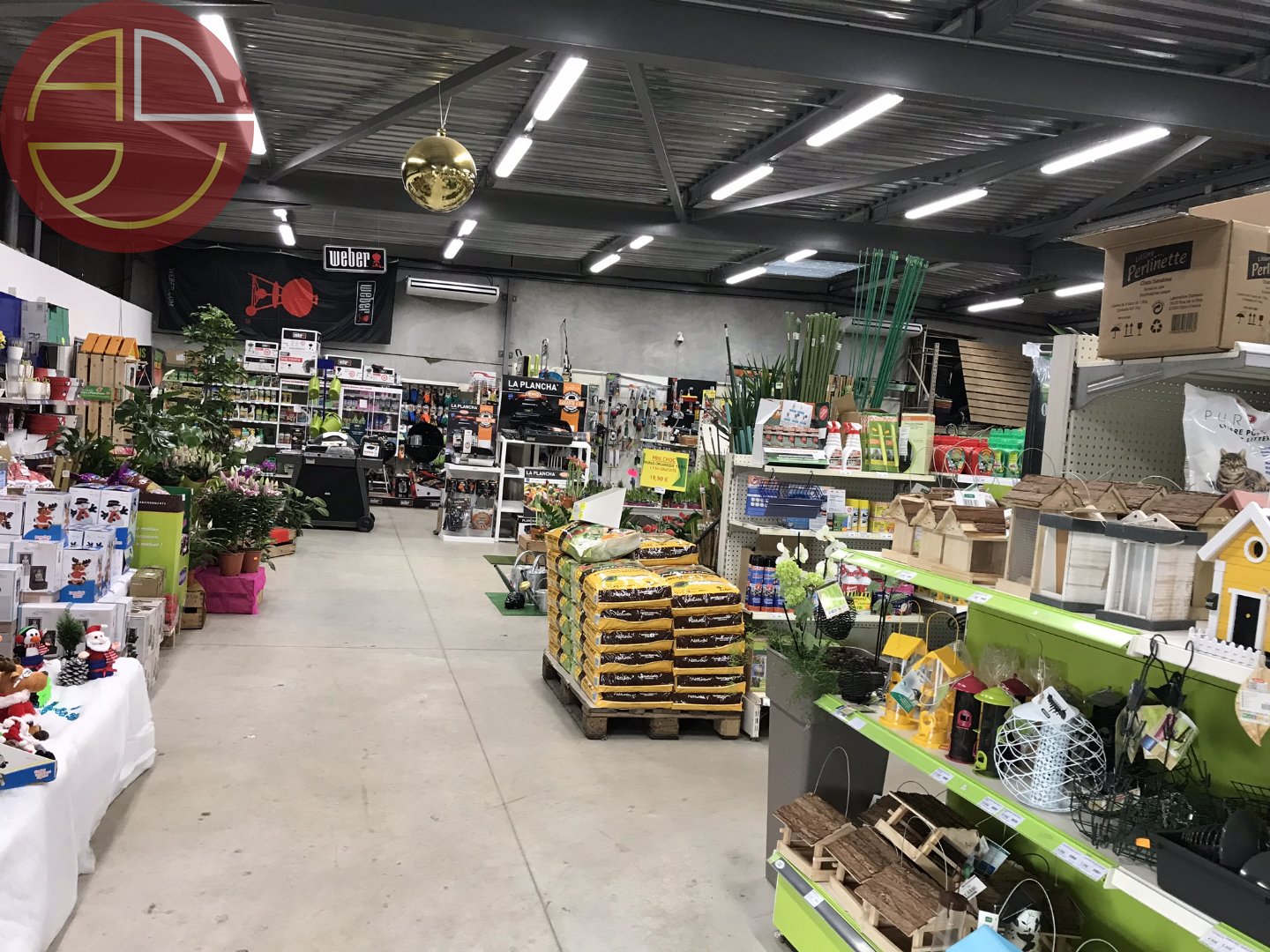 A louer Local commercial  714 m² Aureville