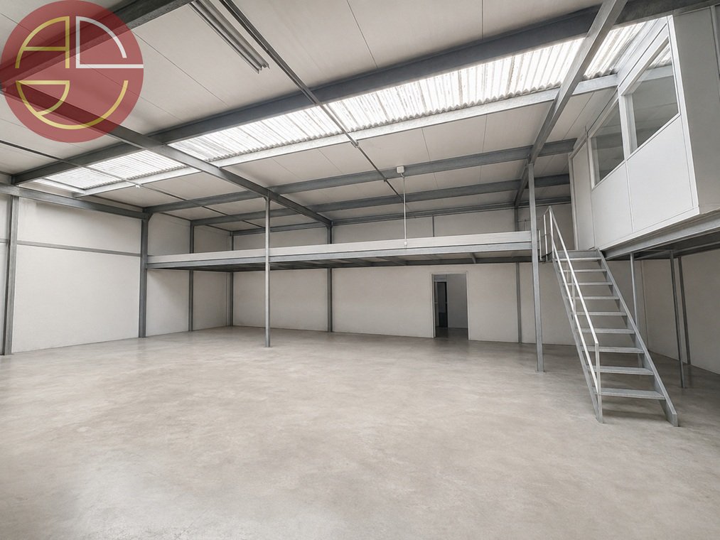 A vendre Entrepôt 680 m² Saint-Jean