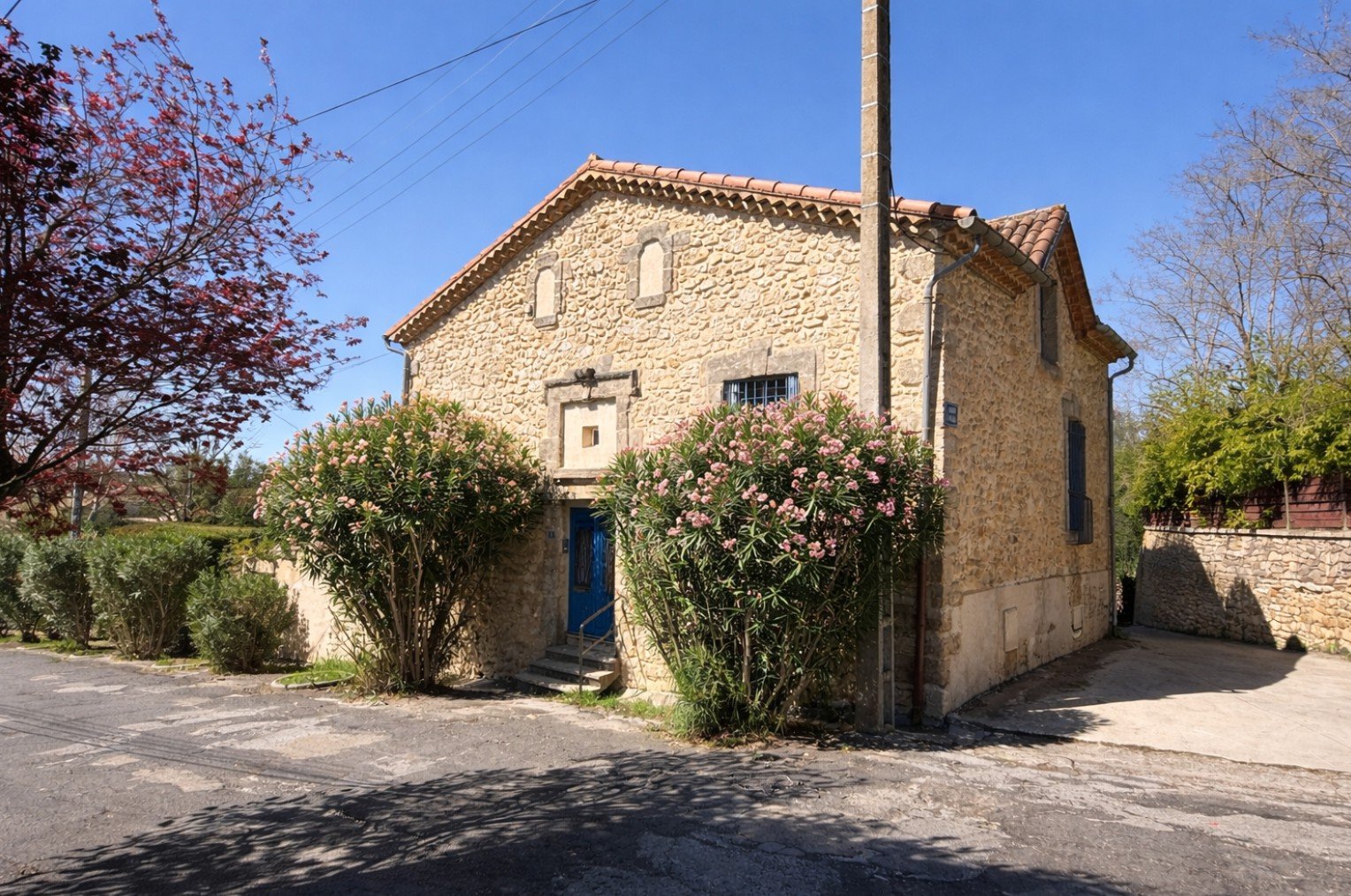 Maison 200m² — Plaissan