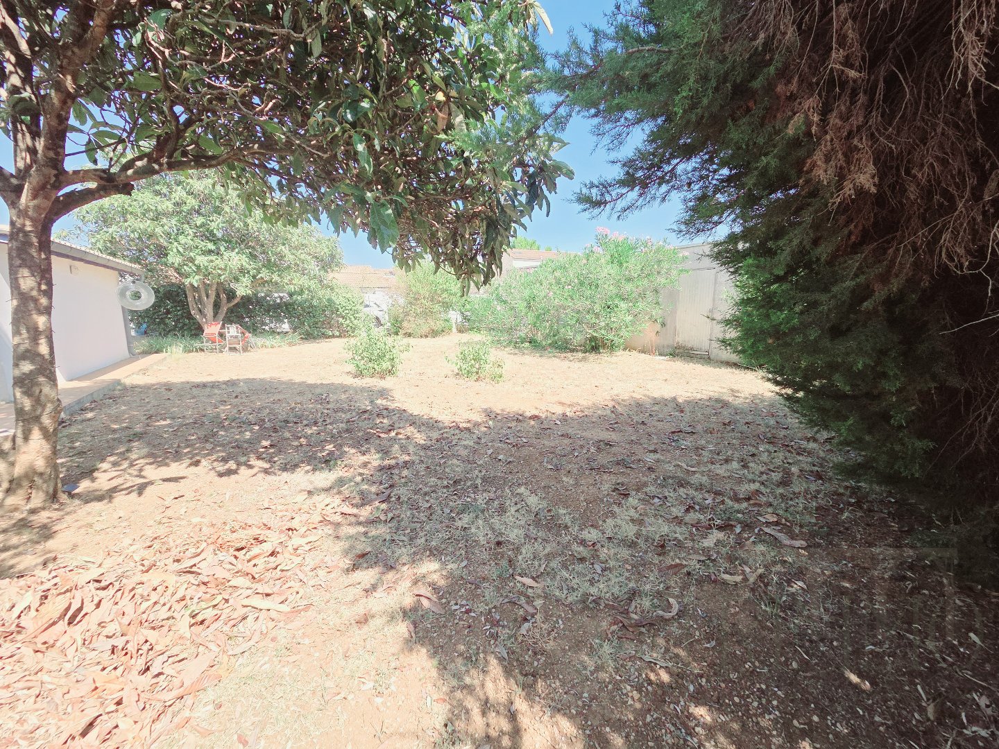 Terrain — Saint-Brès