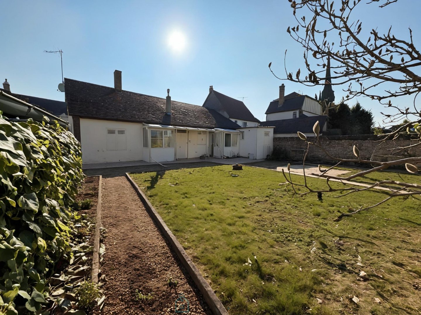 House to renovate with independent accommodation and outbuildings – Verneuil-sur-Avre