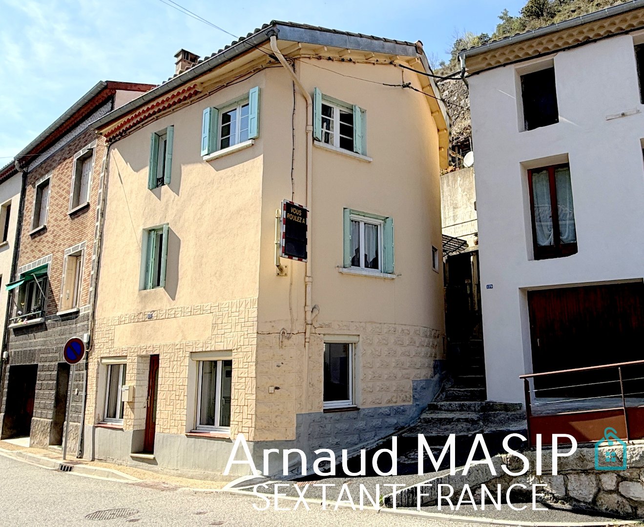 SPACIOUS TWO-BED VILLAGE HOUSE, NON-ADJOINING TERRACED GARDEN, PLEASANT VIEW
