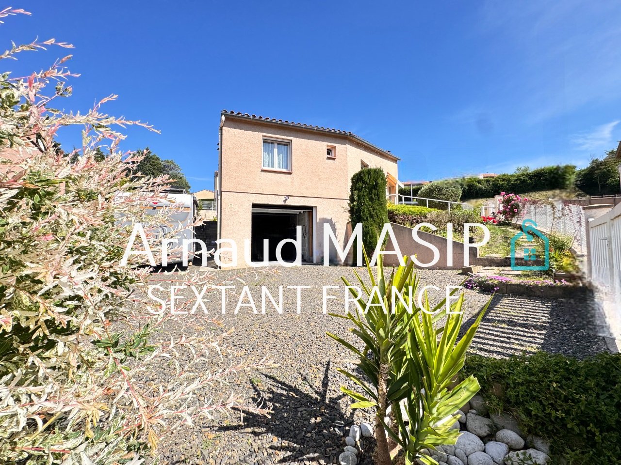 DETACHED 3-BED VILLA, DOUBLE GARAGE, TERRACE, SPACE FOR MOTOR HOME, ATTRACTIVE VIEW, QUIET LOCATION NEAR AMENITIES