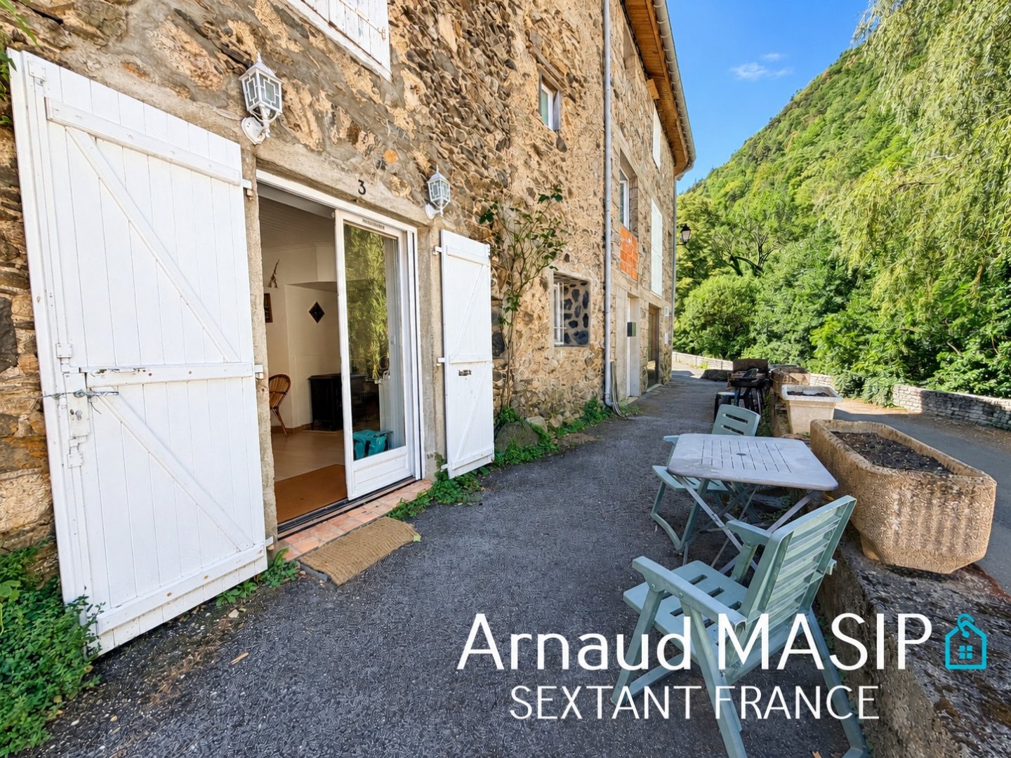 STONE VILLAGE HOUSE WITH ADJOINING WORKSHOP IN TRANQUIL, COUNTRY LOCATION