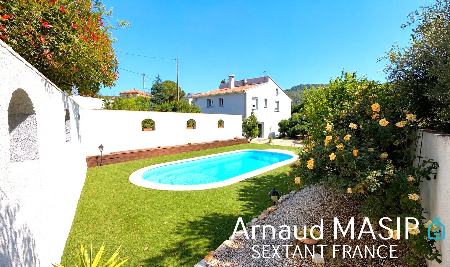 DETACHED VILLA 142m², POOL, 2 GARAGES, 3 174M² PLOT, ATTRACTIVE VIEW, QUIET LOCATION NEAR AMENITIES