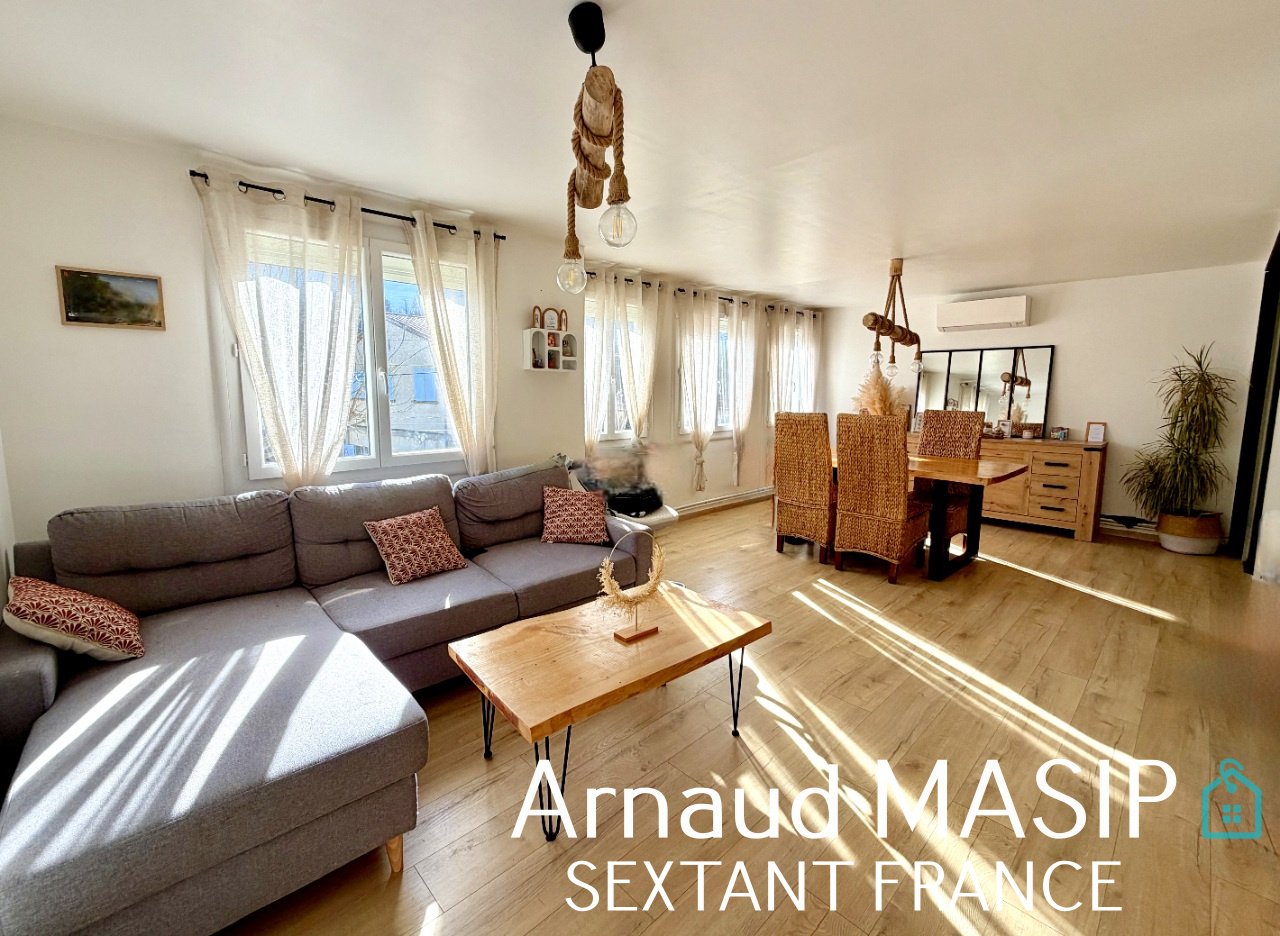 RECENTLY RENOVATED BUNGALOW WITH GARDEN, TERRACES GARAGE AND OUTBUILDING