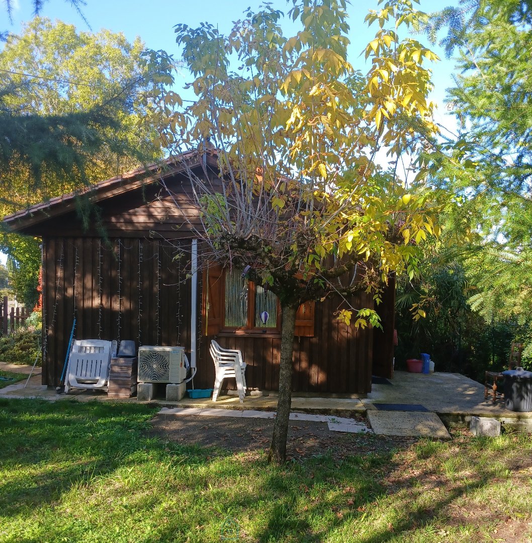Chalet à la campagne avec terrain arboré et arbres fruitiers – Dordogne