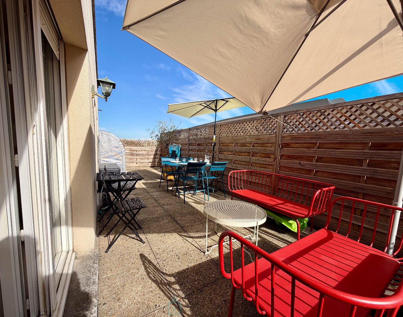 Apartment terrace 90 m2 - 3 bedrooms, Double-parking place, 1 cellar