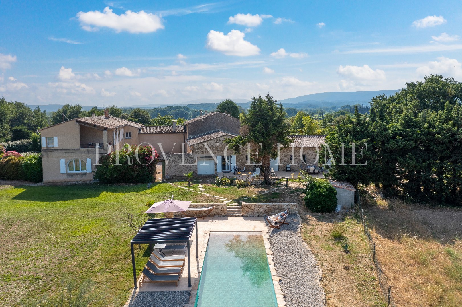 Maison 325m² — Maubec