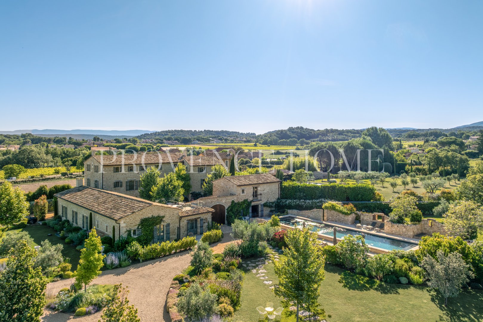 Maison 784m² — Oppède