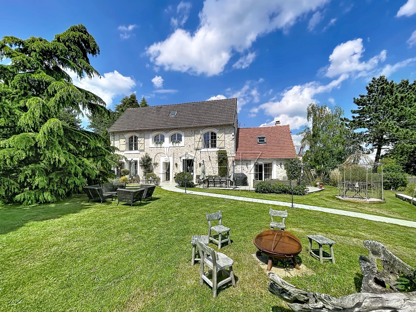 Maison 260m² — Jambville