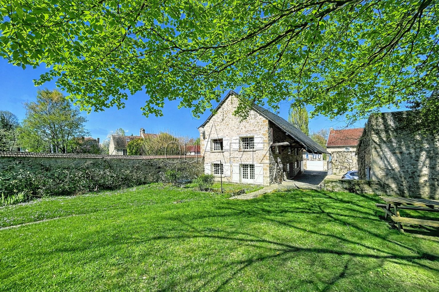 Maison 310m² — Vallangoujard